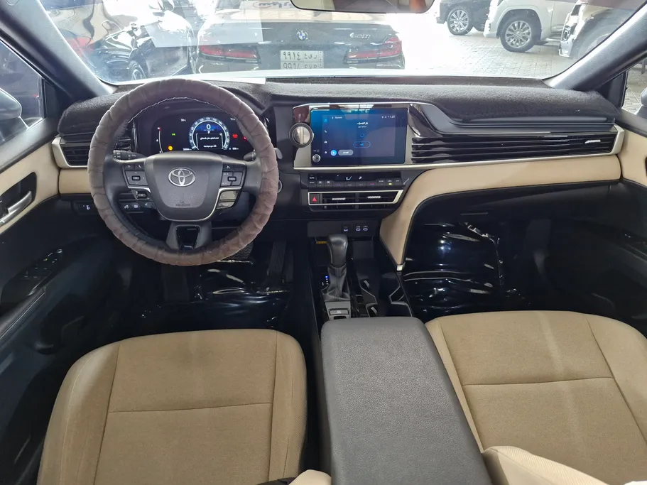 تويوتا كامري LE 2025 