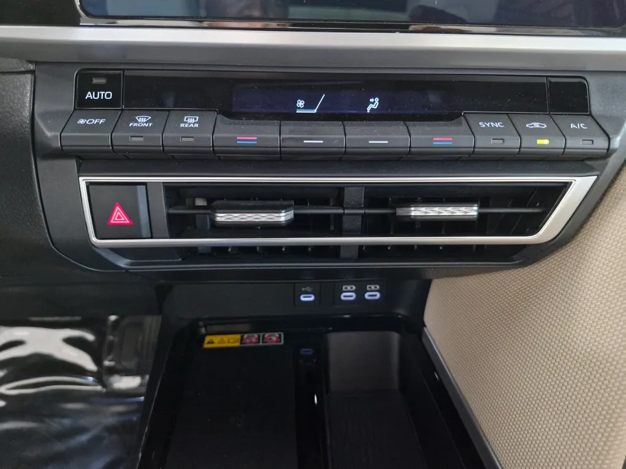 تويوتا كامري LE 2025 