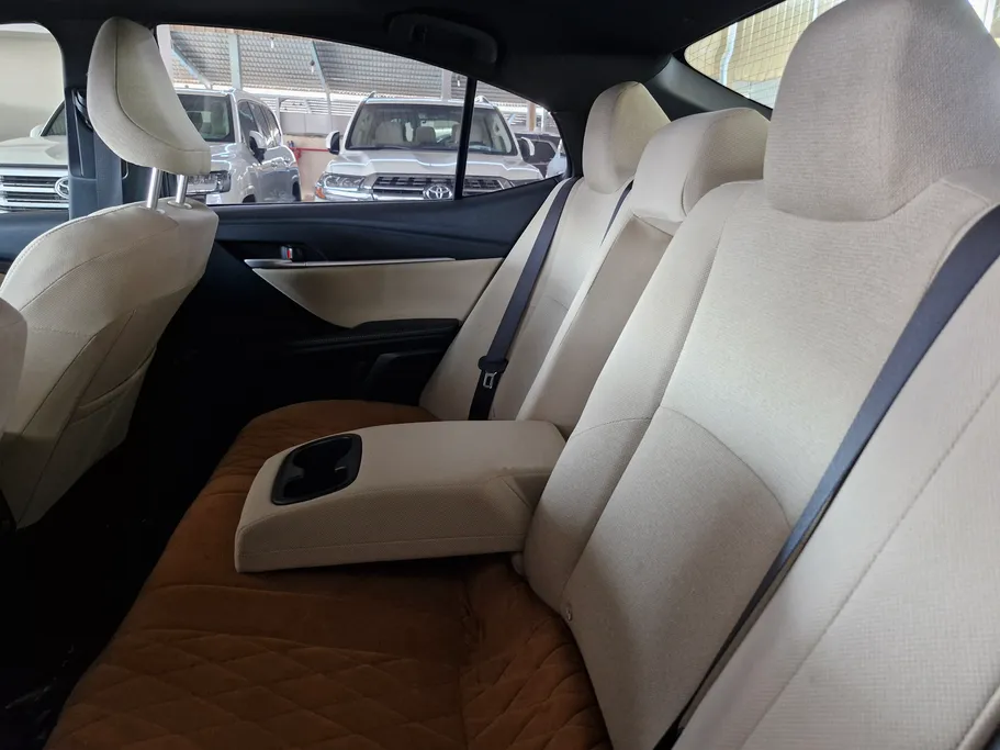 تويوتا كامري LE 2025 