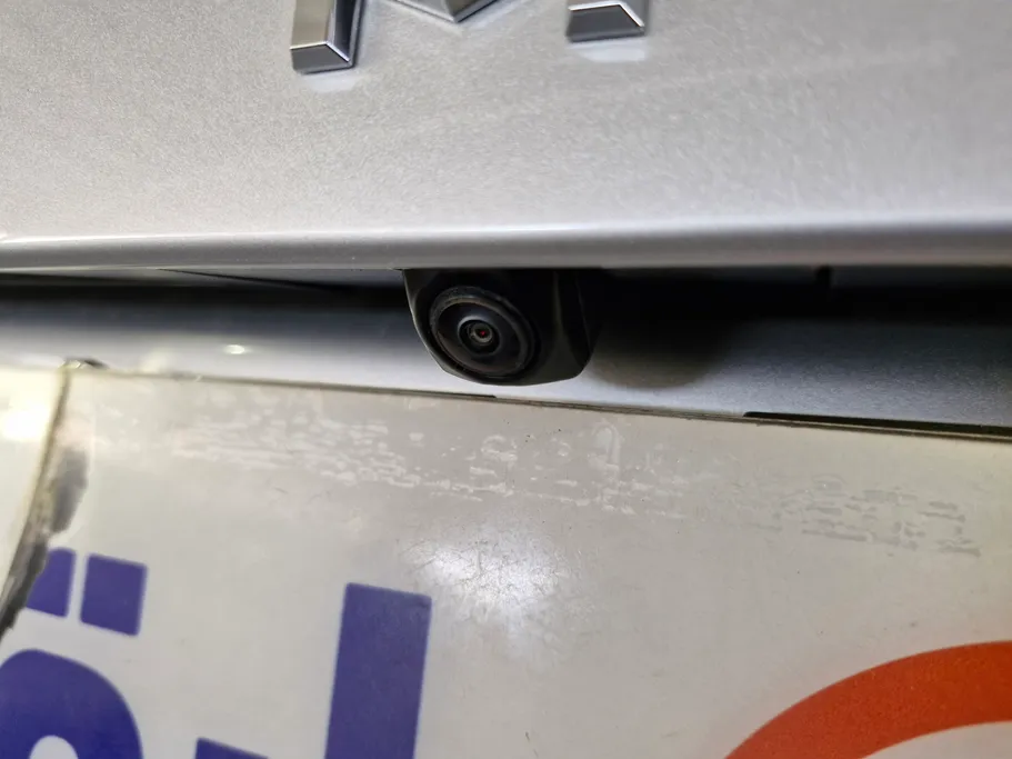 تويوتا كامري LE 2025 