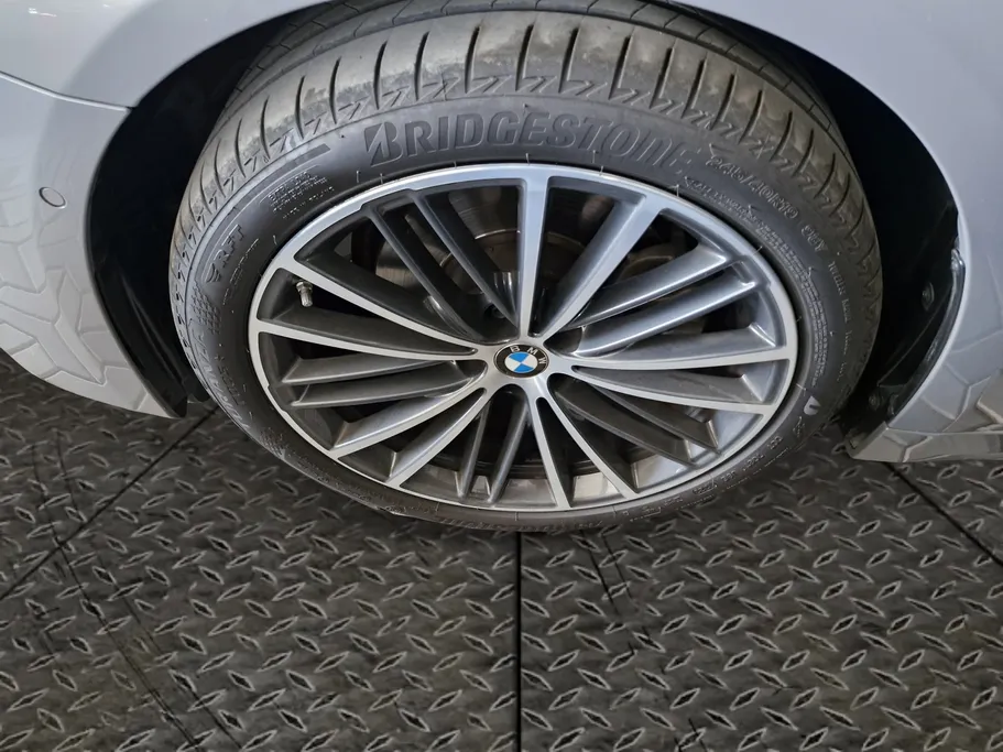 بي ام دبليو الفئة الخامسة 520i 2022 