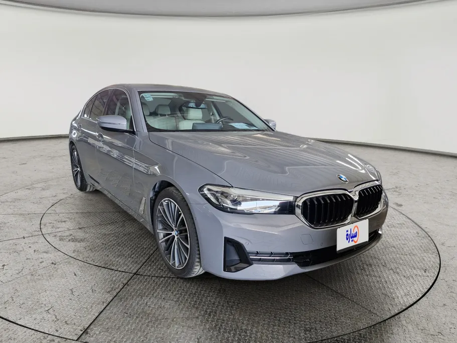 بي ام دبليو الفئة الخامسة 520i 2022 