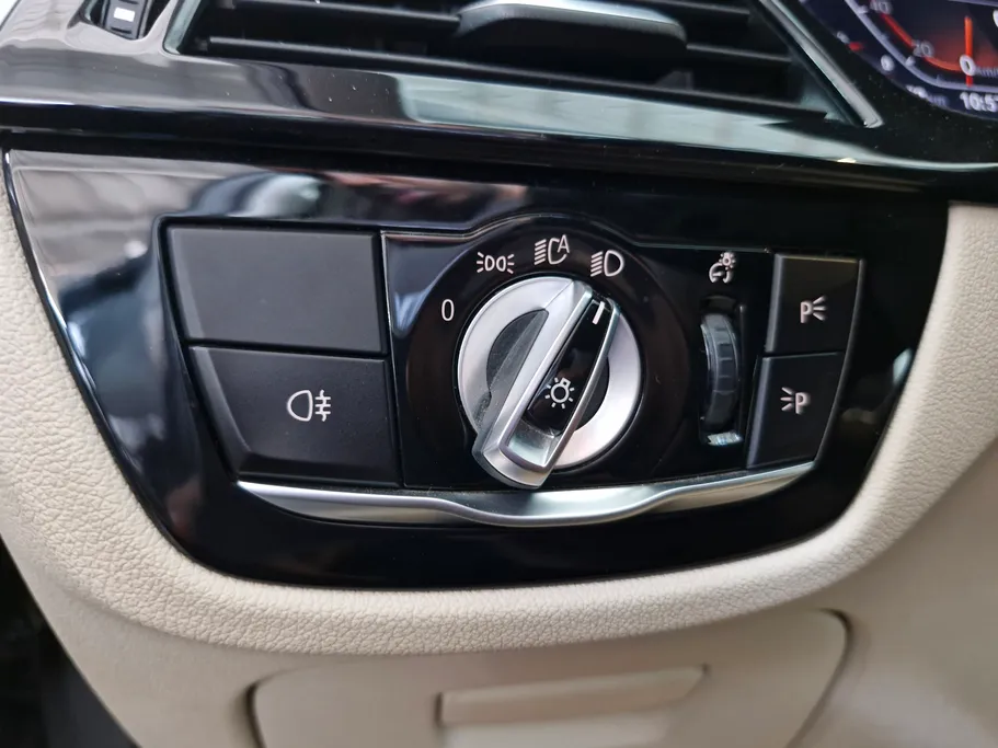 بي ام دبليو الفئة الخامسة 520i 2022 