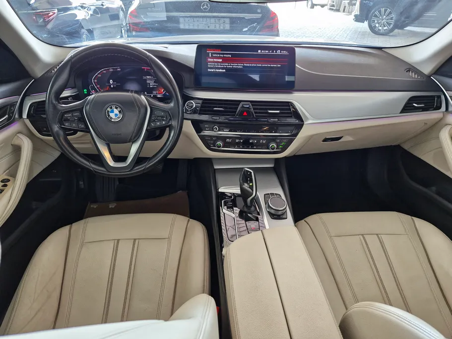 بي ام دبليو الفئة الخامسة 520i 2022 