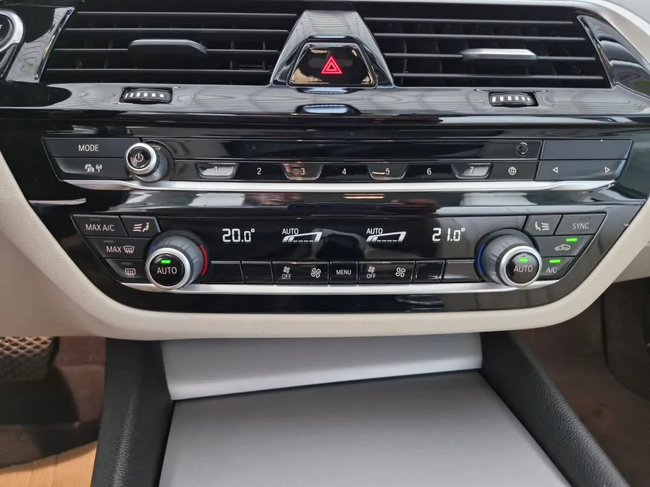 بي ام دبليو الفئة الخامسة 520i 2022 