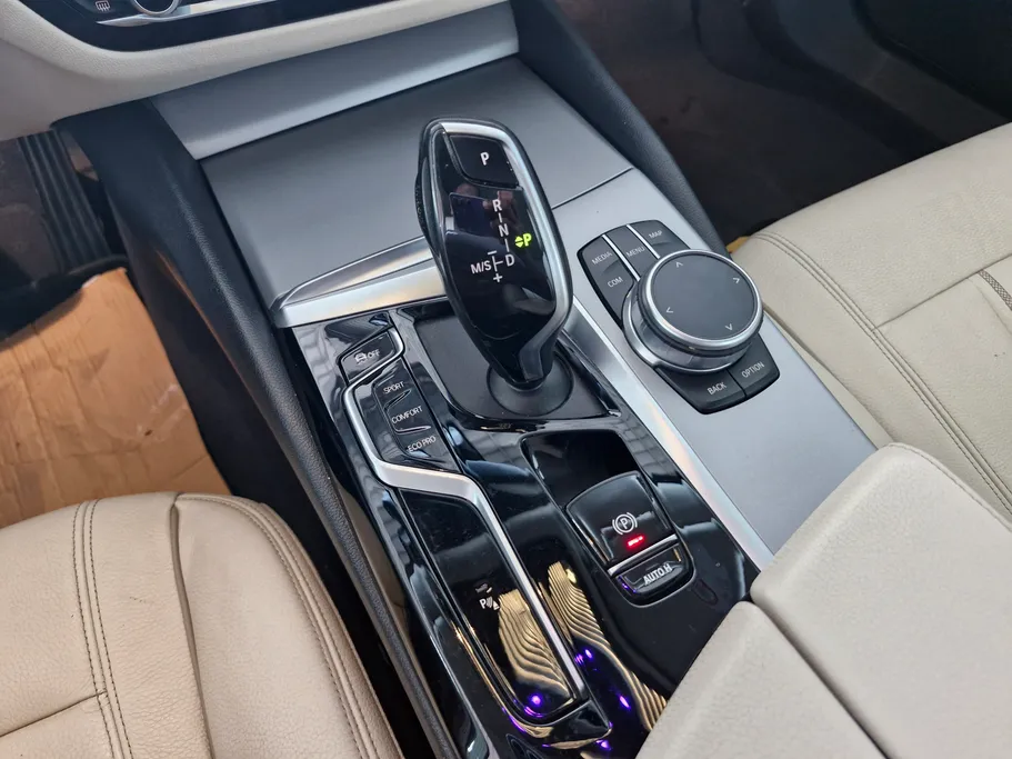 بي ام دبليو الفئة الخامسة 520i 2022 