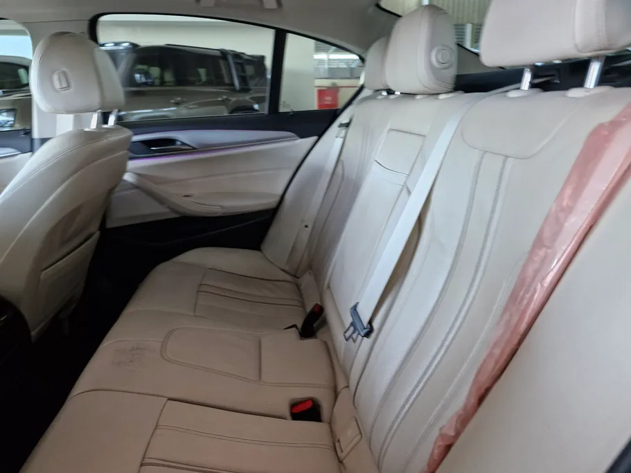 بي ام دبليو الفئة الخامسة 520i 2022 