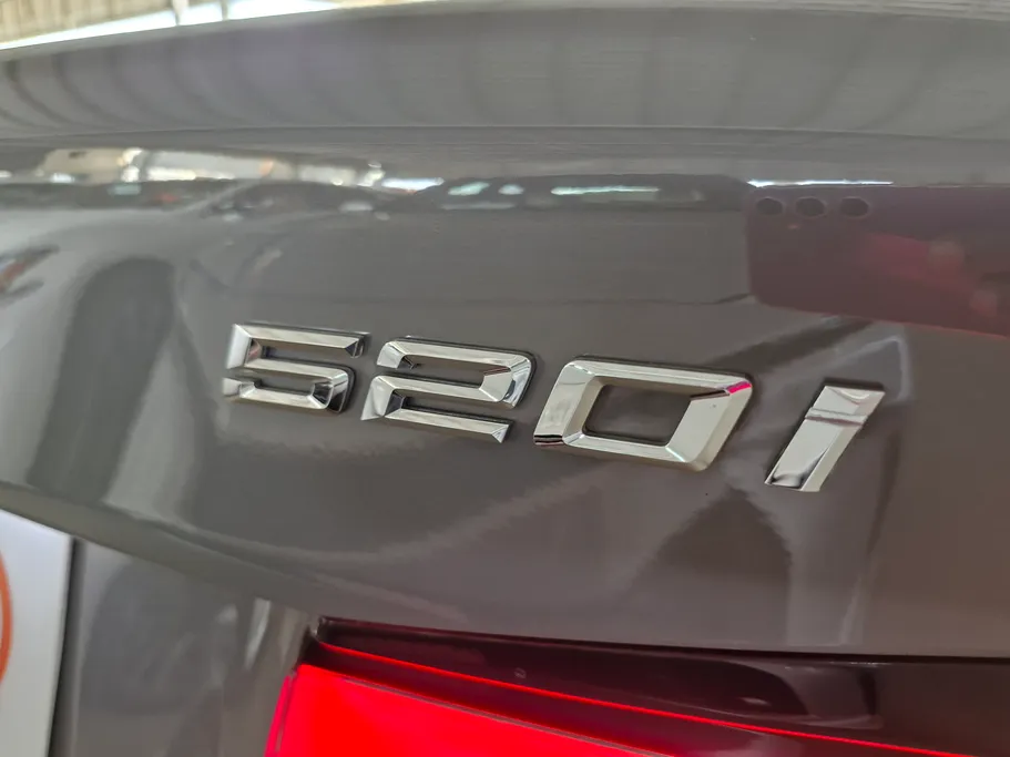 بي ام دبليو الفئة الخامسة 520i 2022 