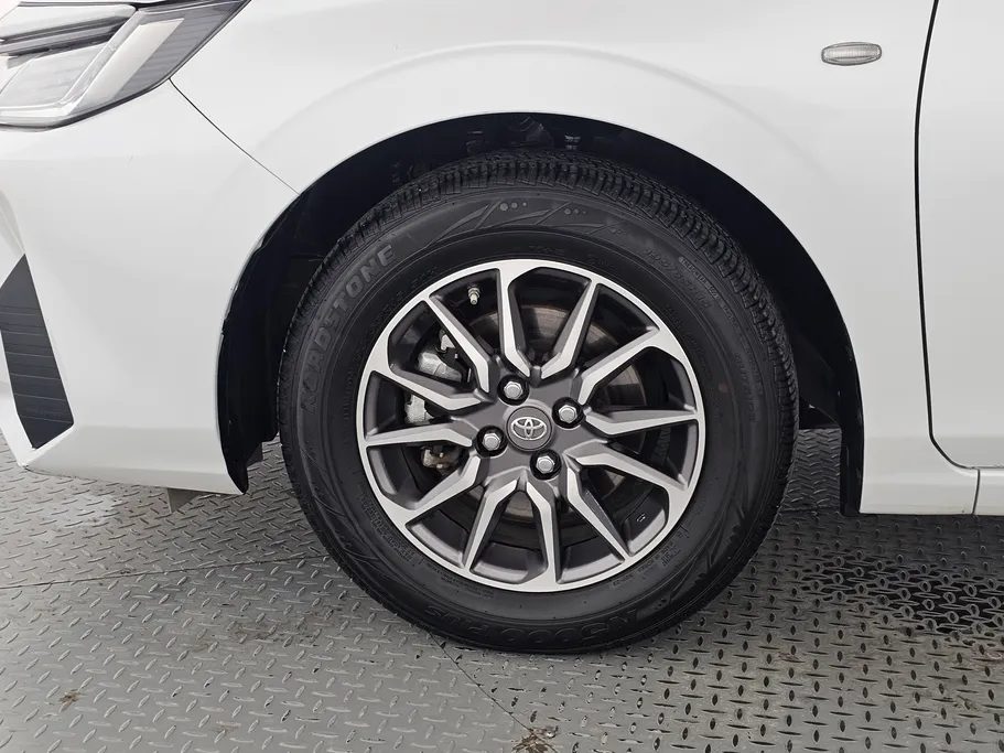 2023 Toyota Yaris  Y 