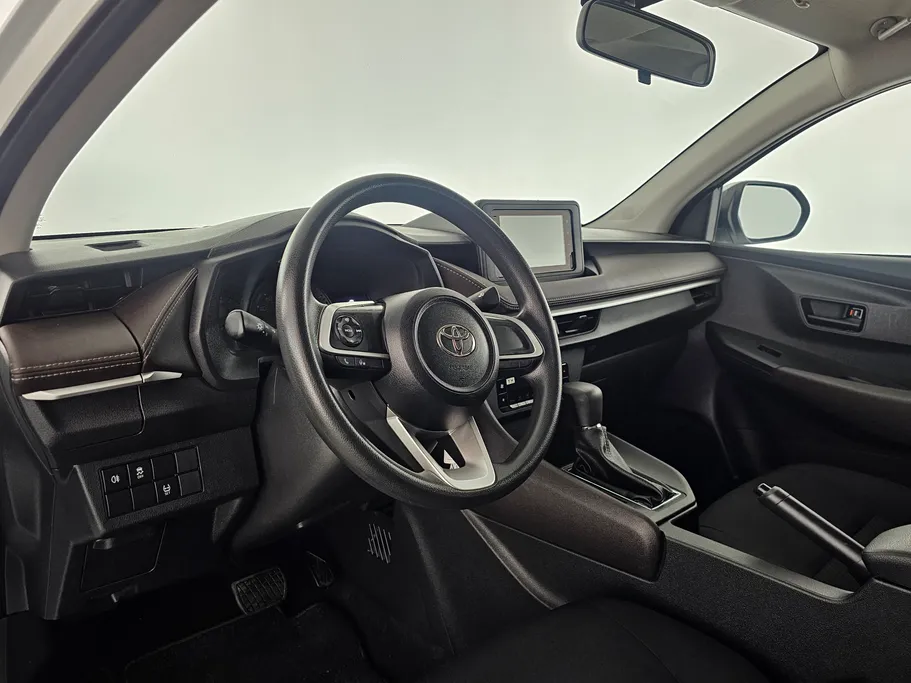 2023 Toyota Yaris  Y 