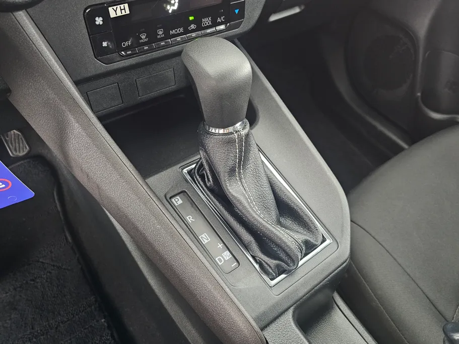 2023 Toyota Yaris  Y 