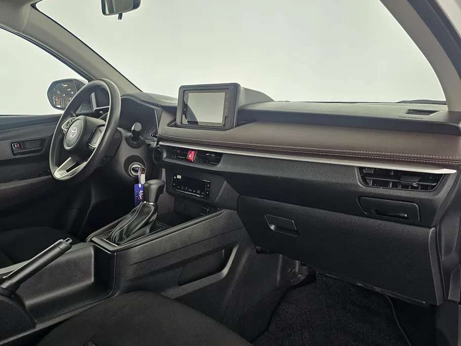 2023 Toyota Yaris  Y 