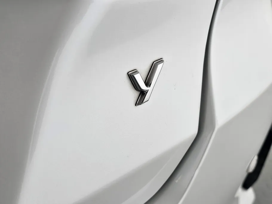 2023 Toyota Yaris  Y 