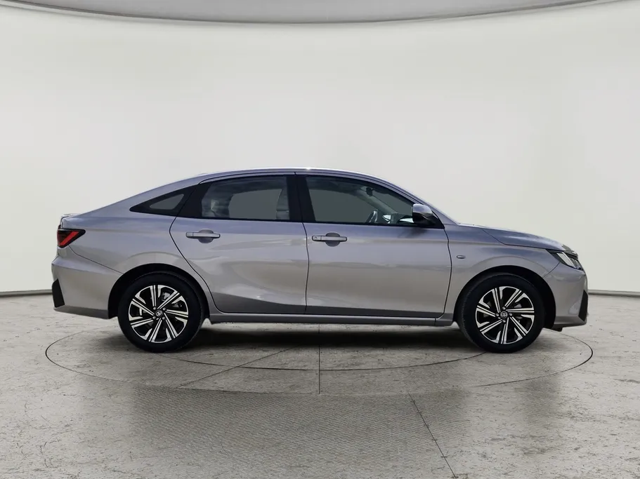 2024 Toyota Yaris  Y Plus 