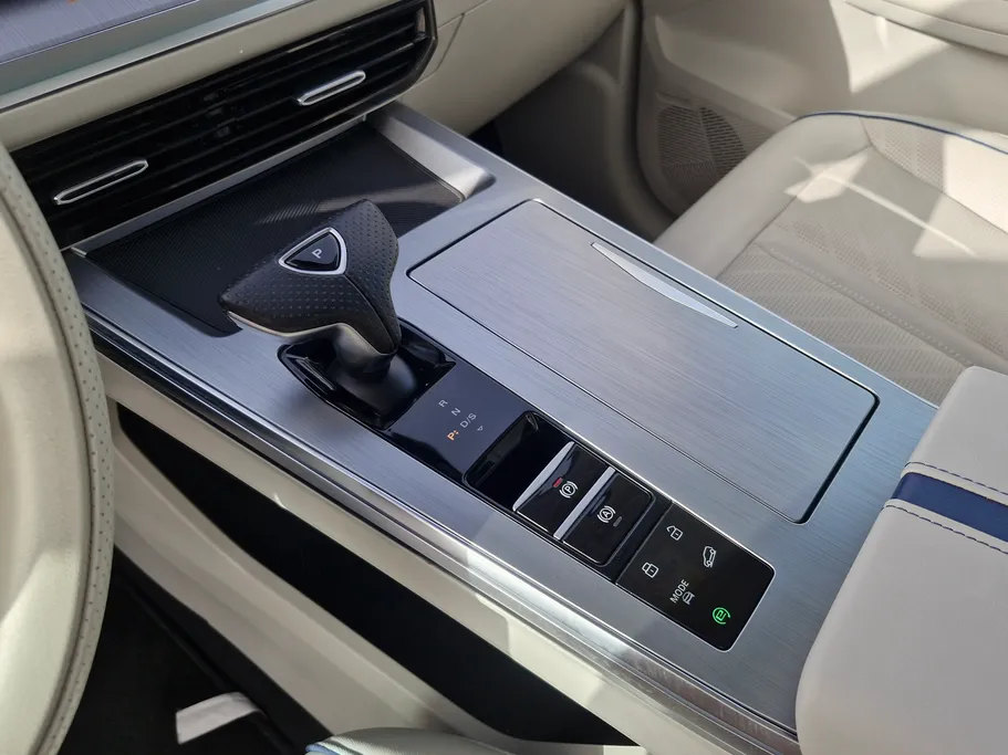 ام جي ويل لاكجري 2024 