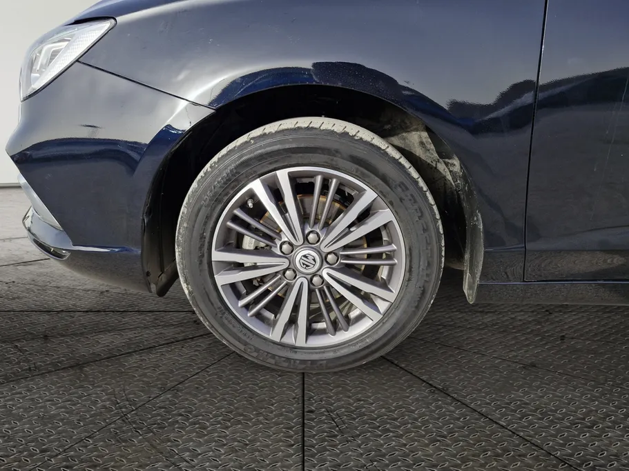 ام جي 5 LUX 2023 