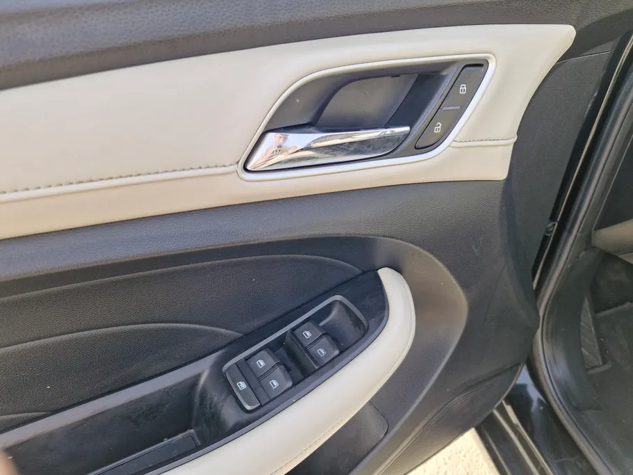 ام جي 5 LUX 2023 