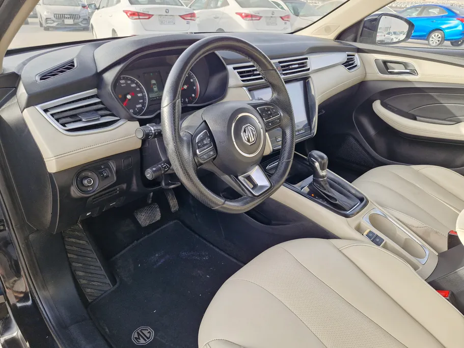 ام جي 5 LUX 2023 