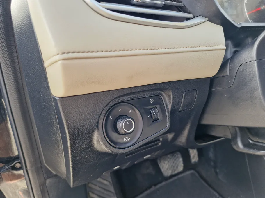 ام جي 5 LUX 2023 