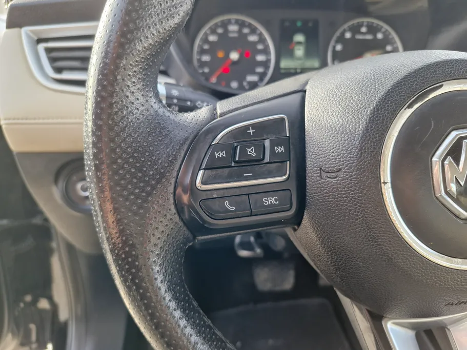 ام جي 5 LUX 2023 