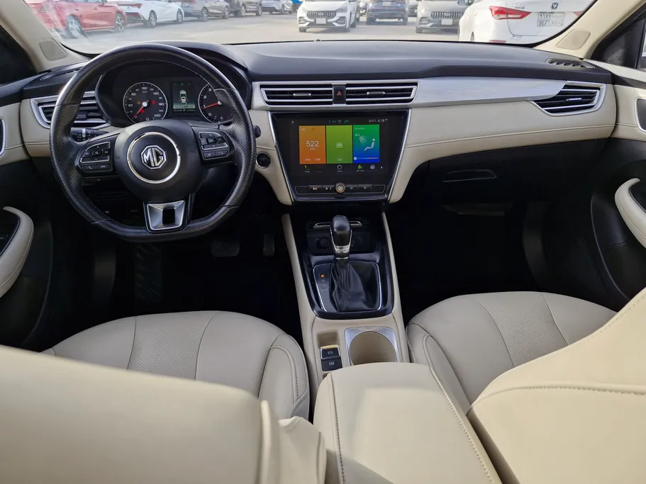 ام جي 5 LUX 2023 