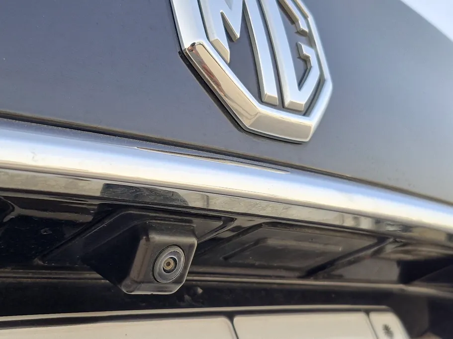 ام جي 5 LUX 2023 