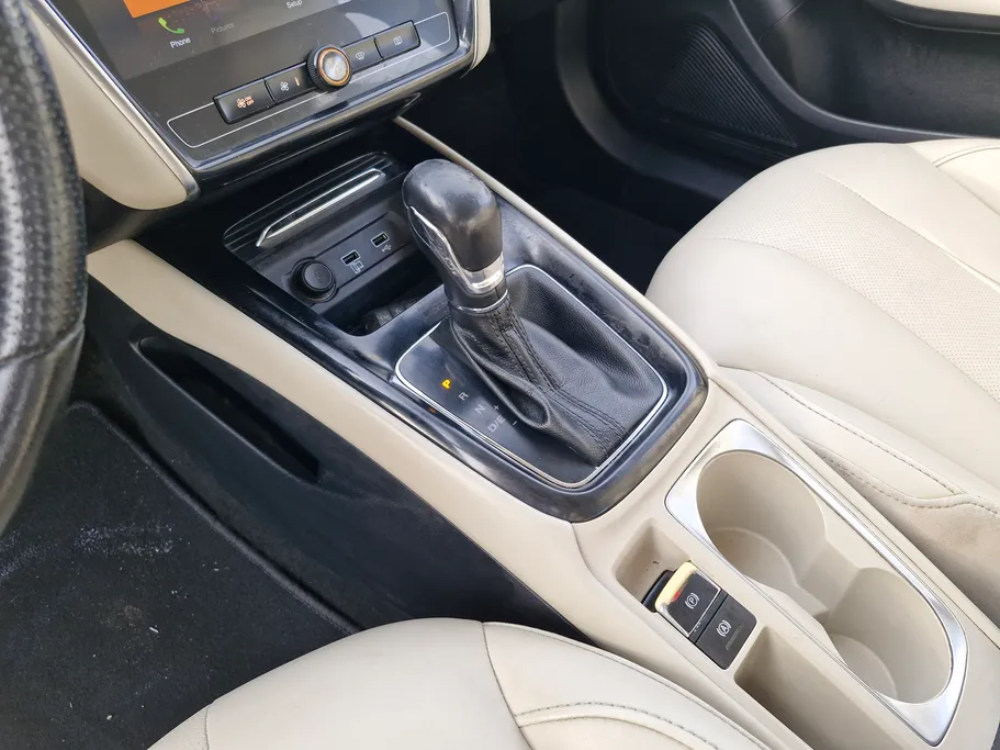 ام جي 5 LUX 2023 