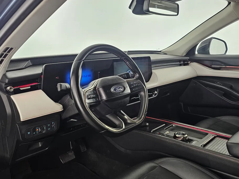 2023 Ford Taurus Titanium 