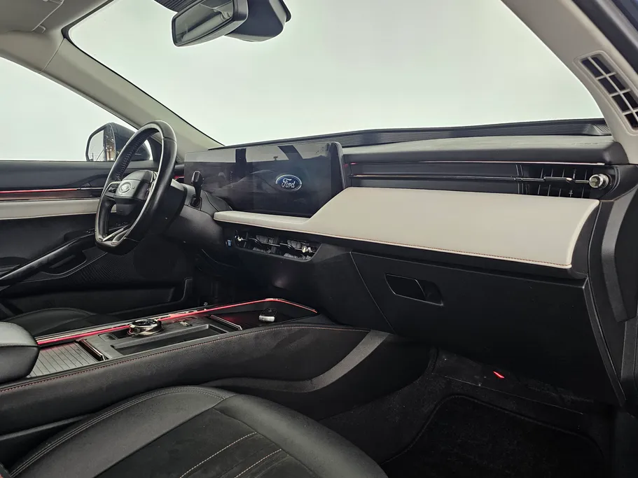 2023 Ford Taurus Titanium 