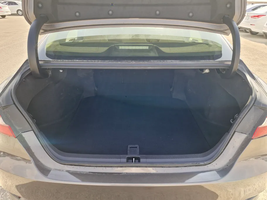 تويوتا كامري LE 2024 