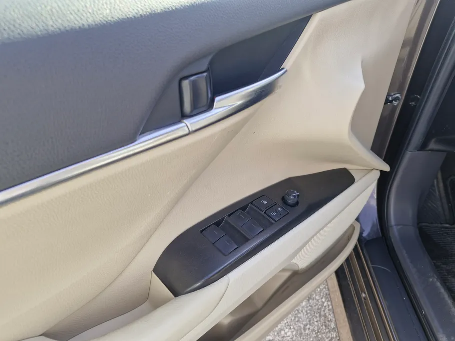 تويوتا كامري LE 2024 