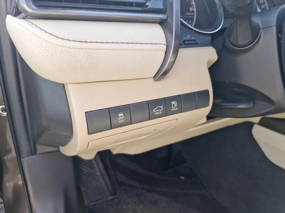 تويوتا كامري LE 2024 