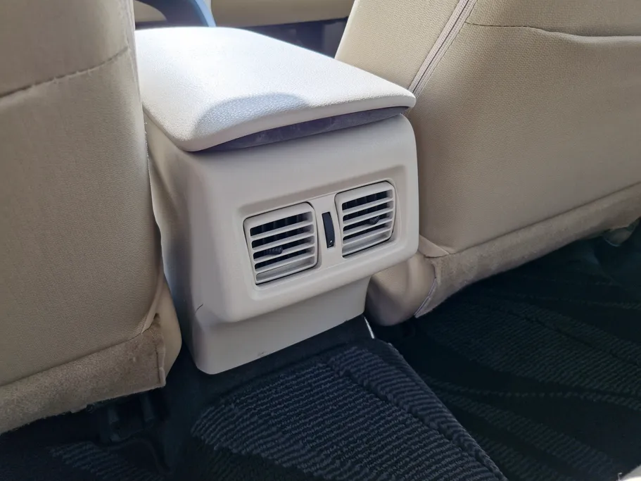 تويوتا كامري LE 2024 