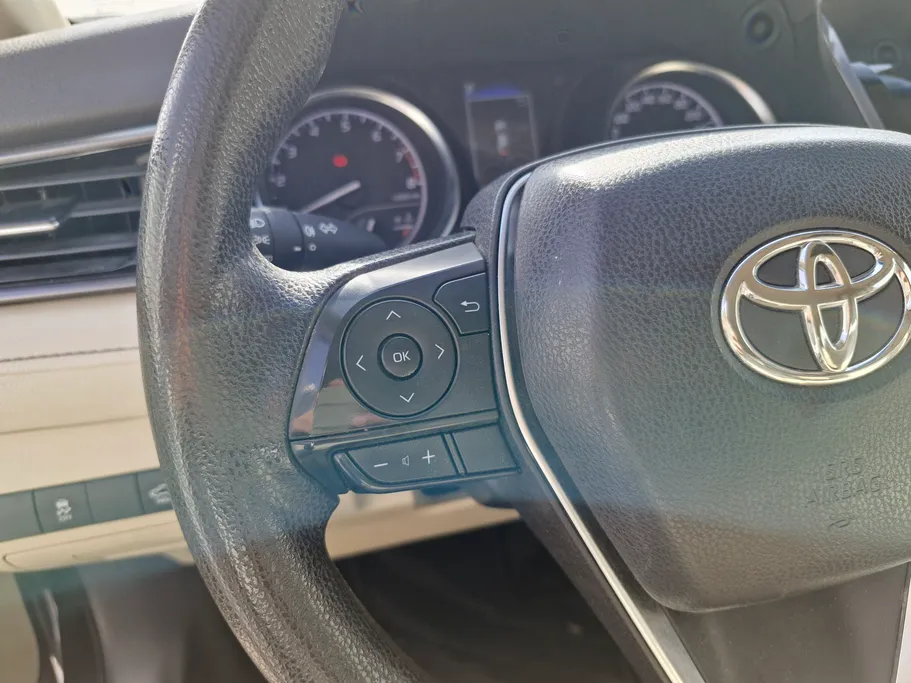 تويوتا كامري LE 2024 