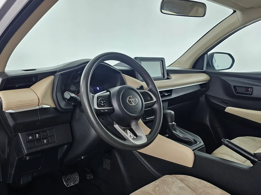 2023 Toyota Yaris  Y 