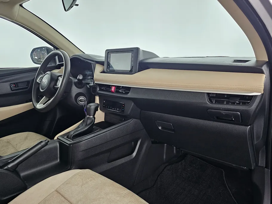 2023 Toyota Yaris  Y 