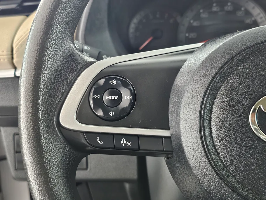 2023 Toyota Yaris  Y 