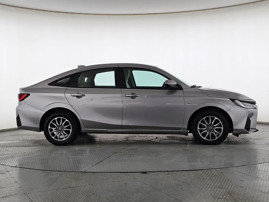 2023 Toyota Yaris  Y 