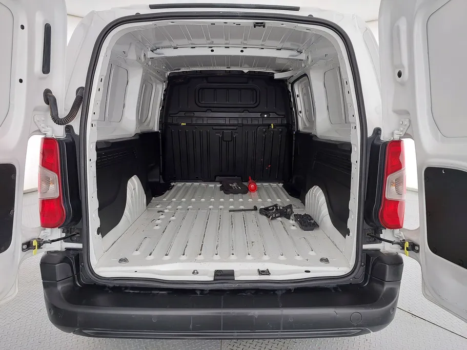 2022 Peugeot Partner Short van 