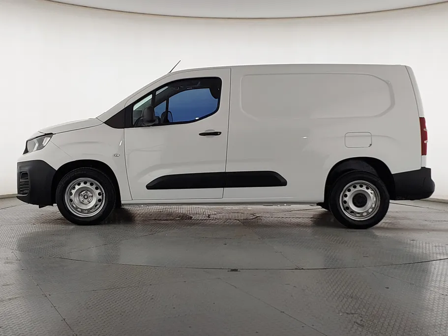 2022 Peugeot Partner Short van 