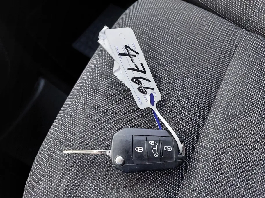 2022 Peugeot Partner Short van 