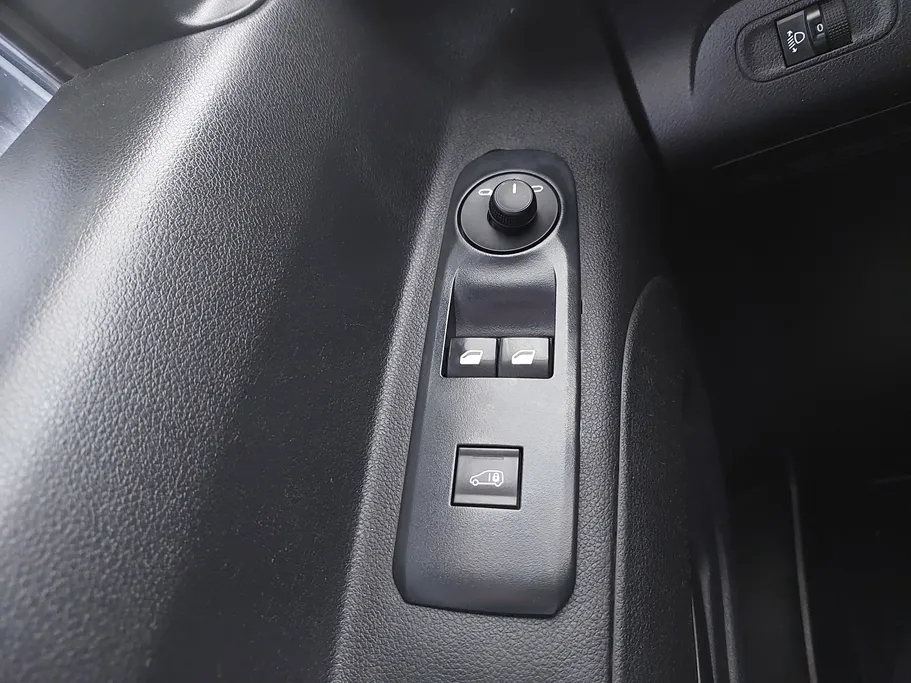 2022 Peugeot Partner Short van 