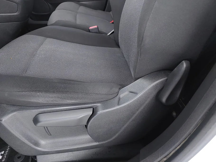 2022 Peugeot Partner Short van 