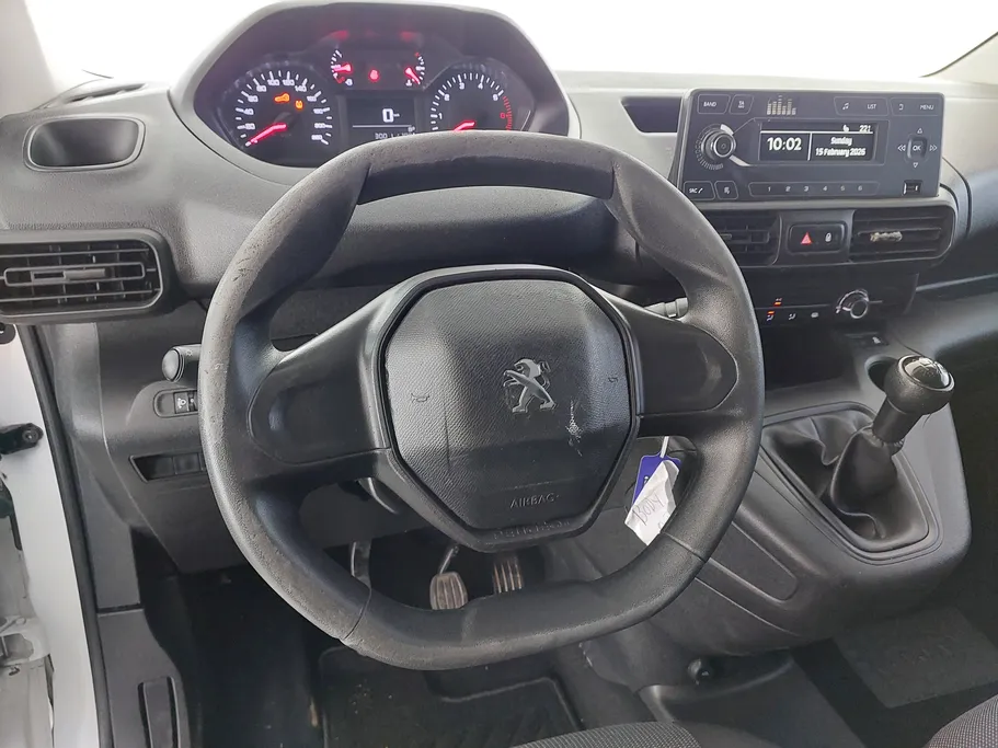 2022 Peugeot Partner Short van 