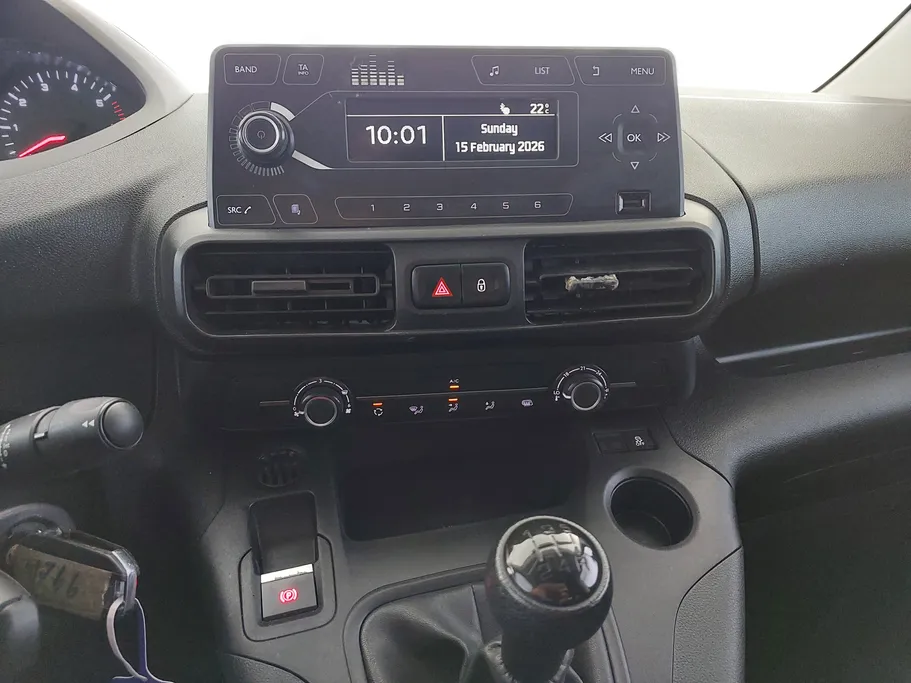 2022 Peugeot Partner Short van 