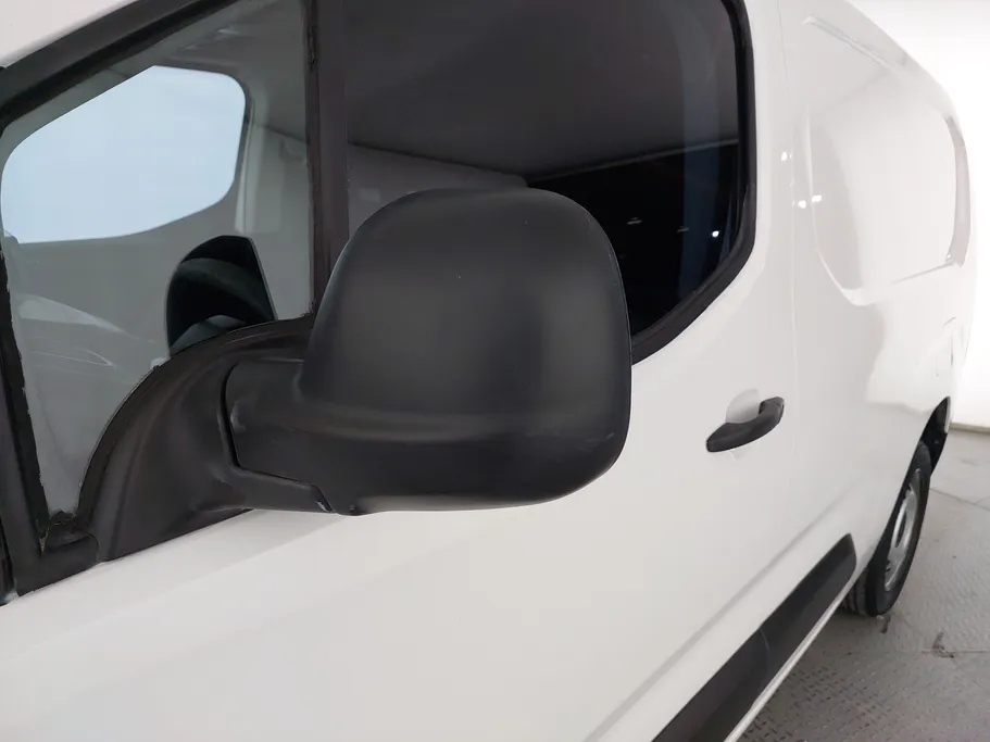 2022 Peugeot Partner Short van 