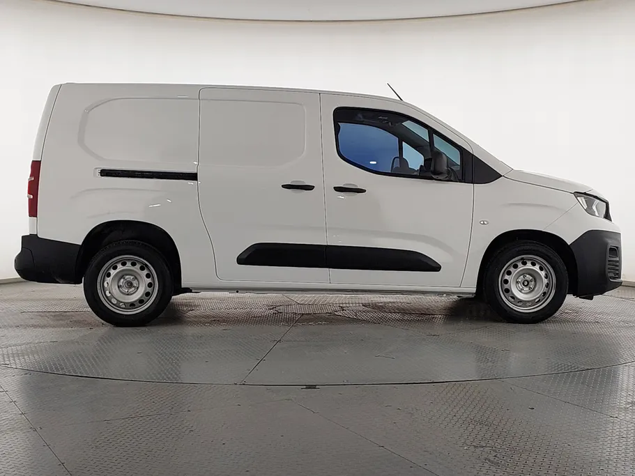 2022 Peugeot Partner Short van 
