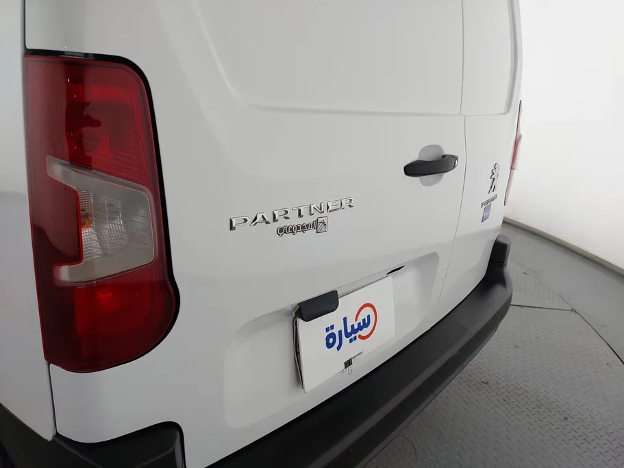 2022 Peugeot Partner Short van 