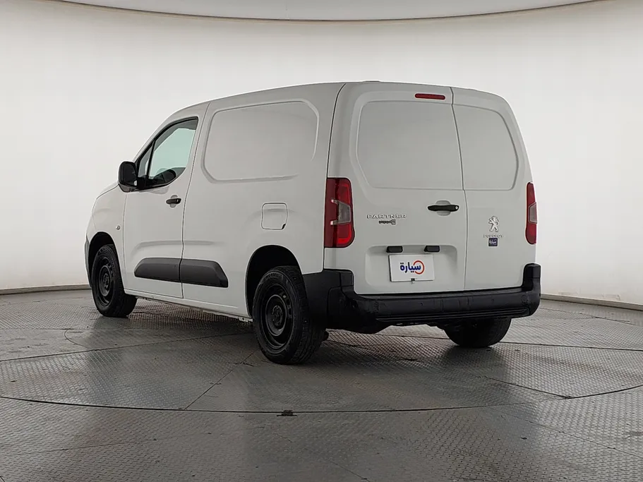 2022 Peugeot Partner Short van 