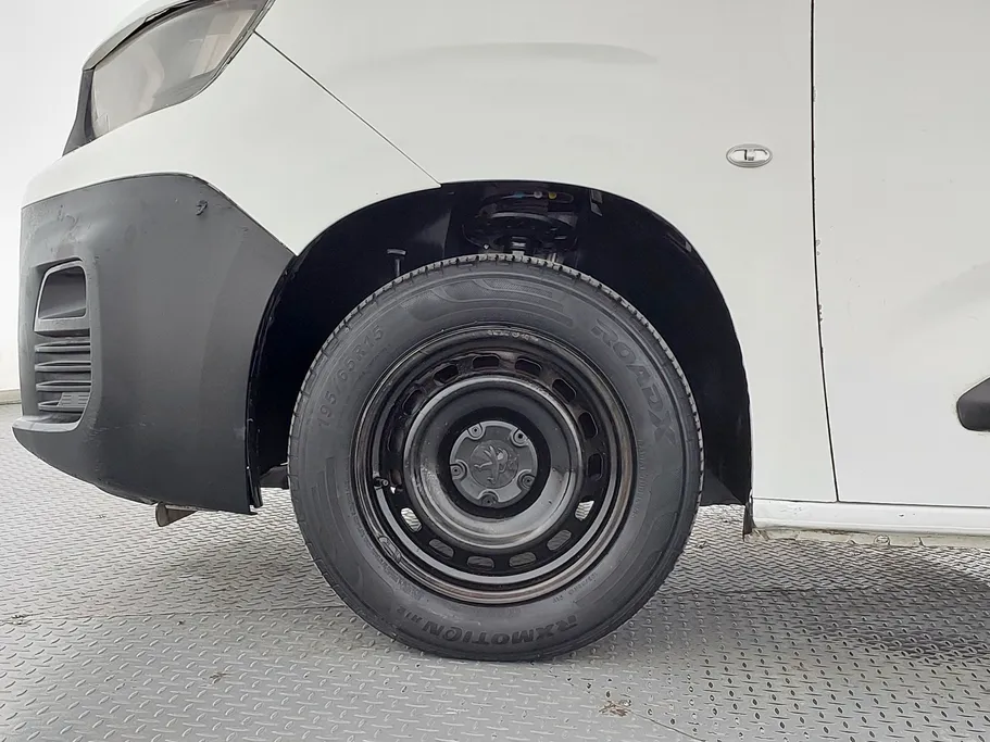 2022 Peugeot Partner Short van 